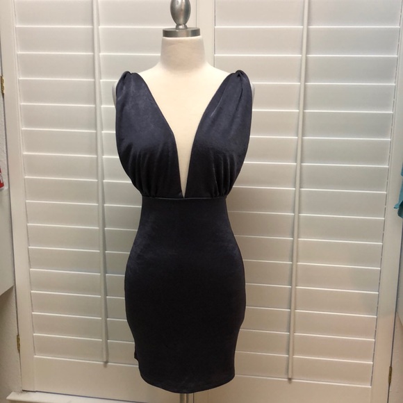 Blue Blush Dresses & Skirts - NWT deep V neck bodycon mini dress